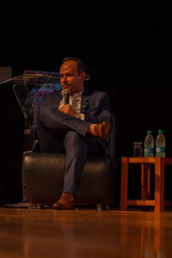 Leonardo no palco do Agromkt Summit em Goiânia-GO